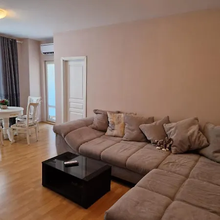 Park Apartment *
