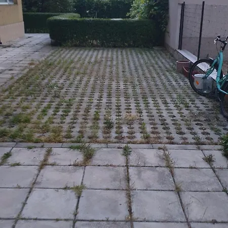 Park Apartment *