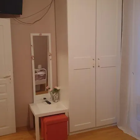 Park Apartment *