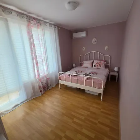 Park Apartment *